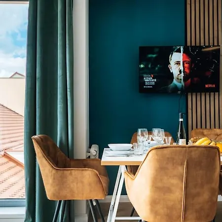 Cavallo Deluxe Xl City Center Apartament
